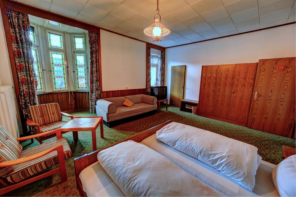 Day, Photo of the whole room