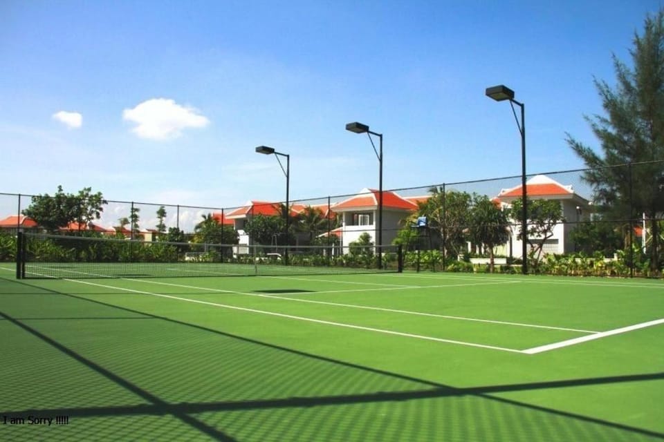 Day, Tennis court