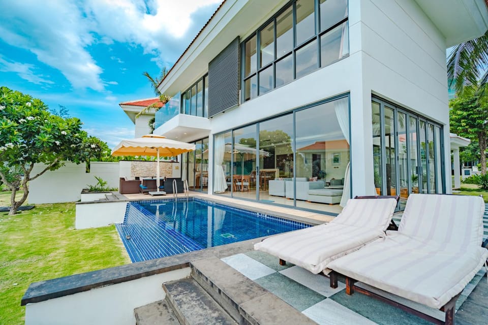 Property building, Balcony/Terrace, Balcony/Terrace, Swimming pool