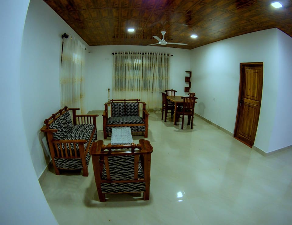 Seating area, Breakfast