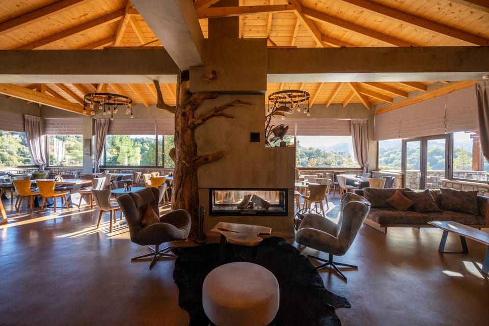 Restaurant/places to eat, Living room, Lounge or bar, Banquet/Function facilities, Seating area