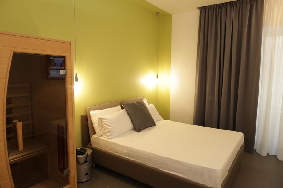 Sauna, Bedroom