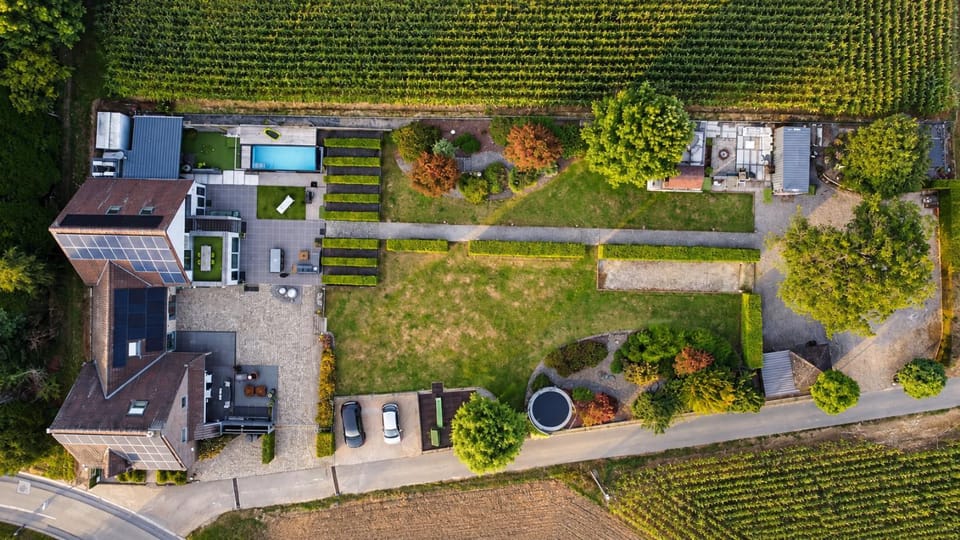 Property building, Natural landscape, Garden, Swimming pool, Swimming pool