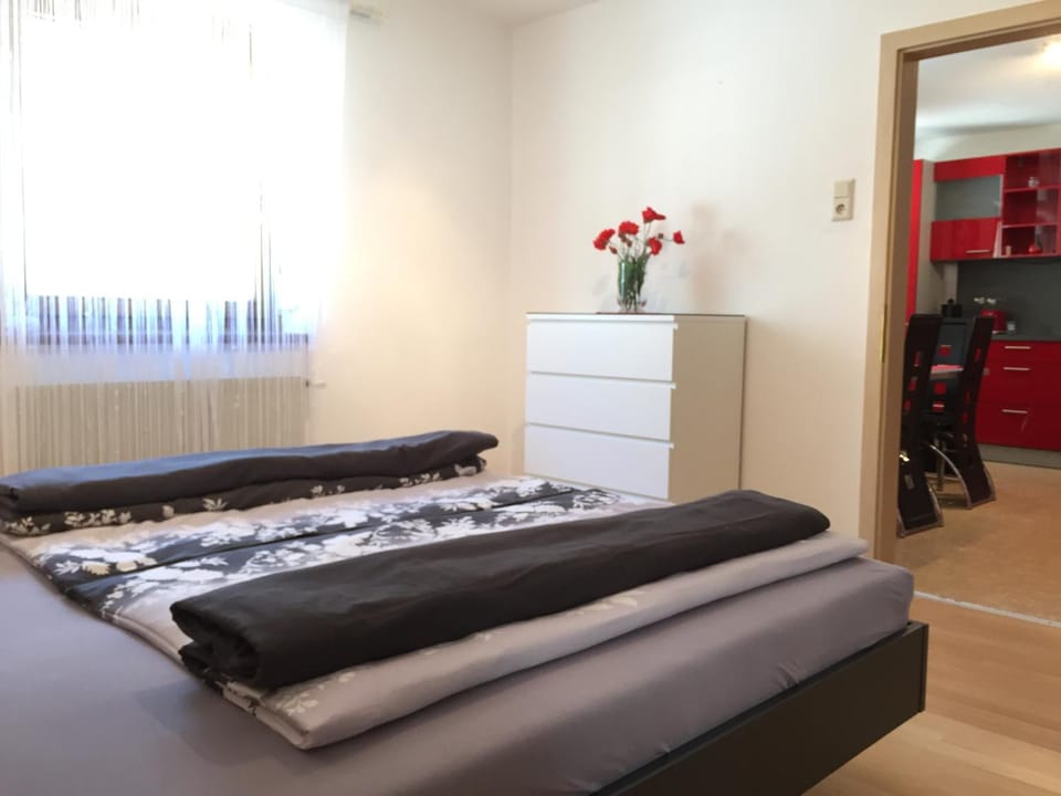 Bed, Photo of the whole room, Seating area, Bedroom
