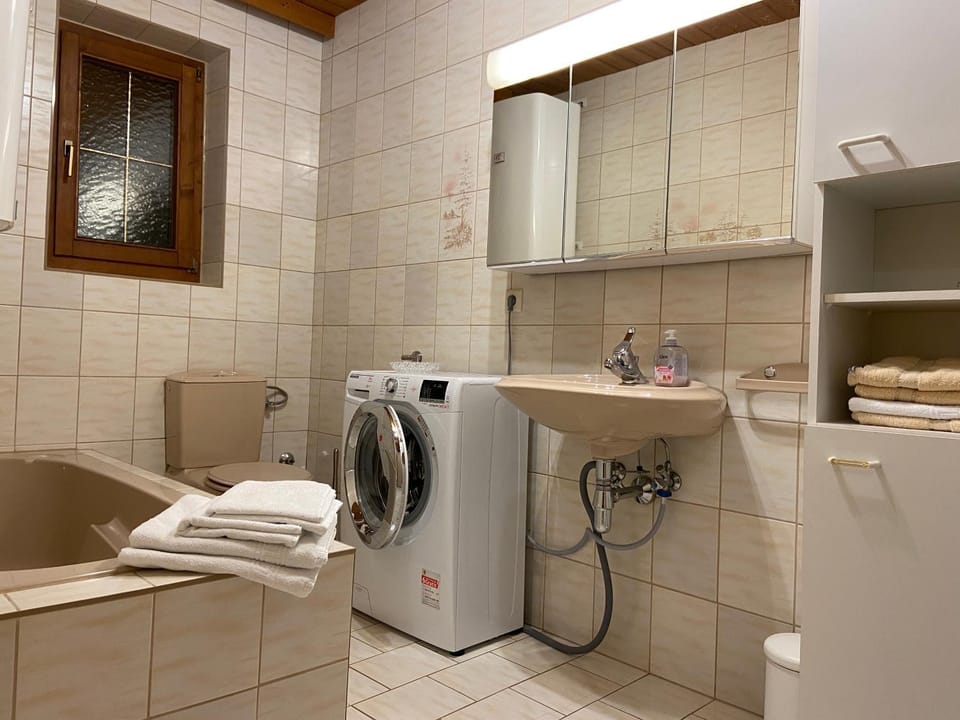 Bathroom, towels, washing machine