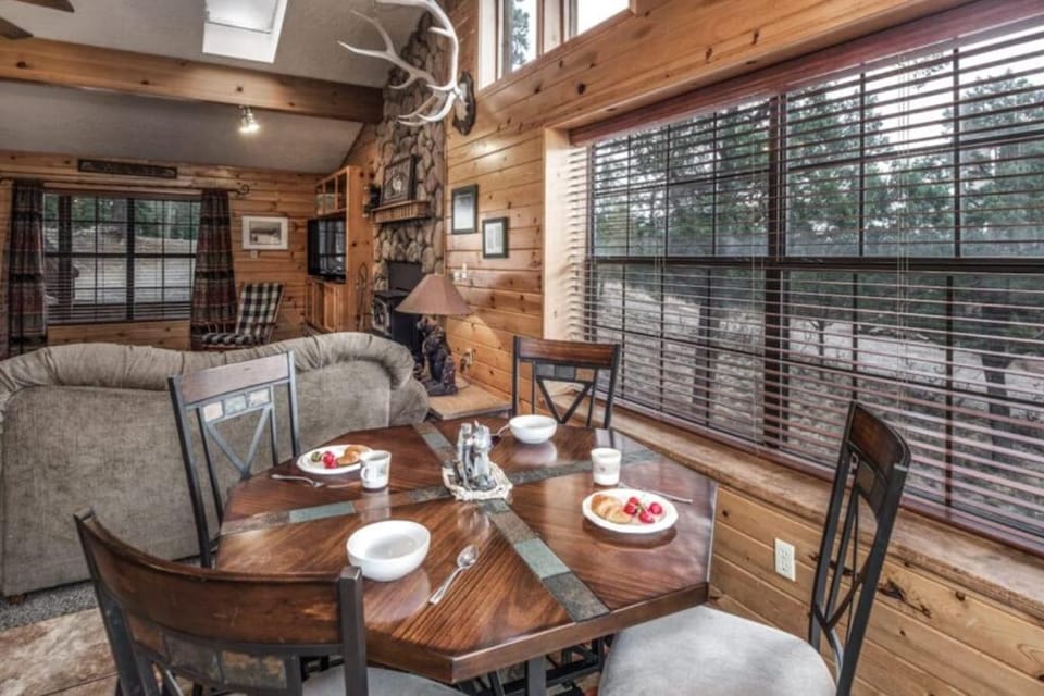 Hughes, Cabin at Ruidoso, with Forest View Cabin in Ruidoso