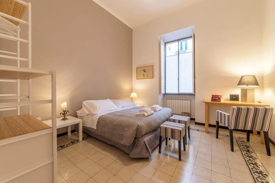 Photo of the whole room, Bedroom
