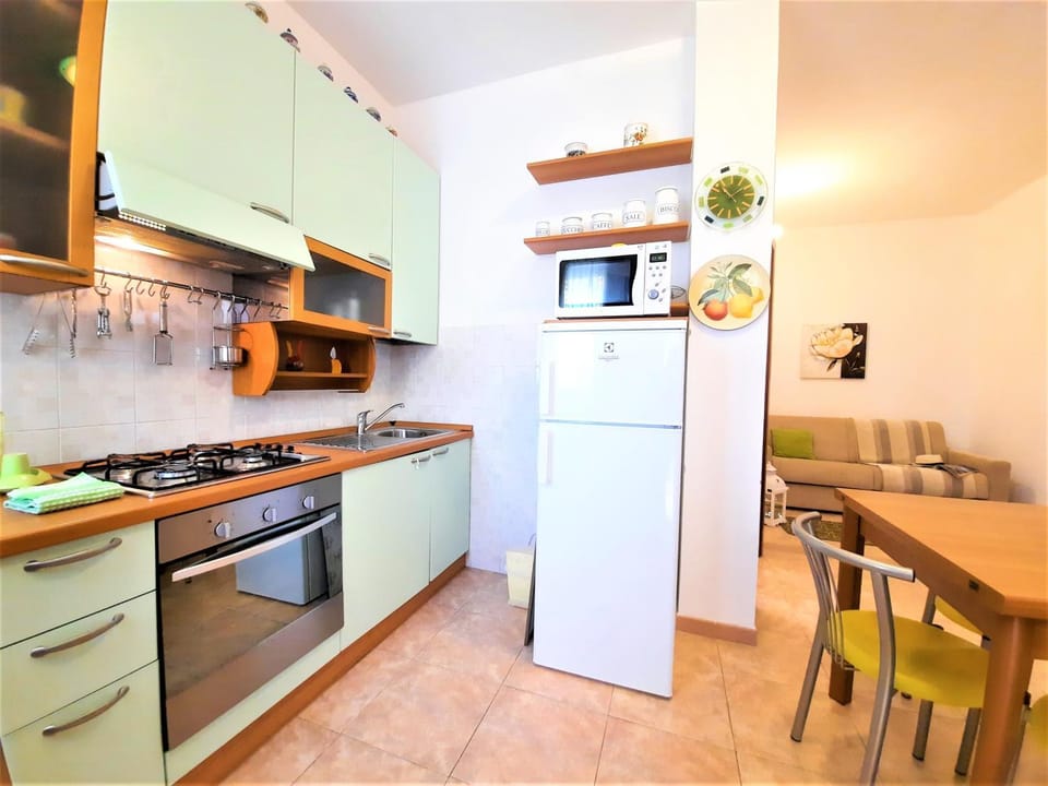 Dining area, Communal kitchen
