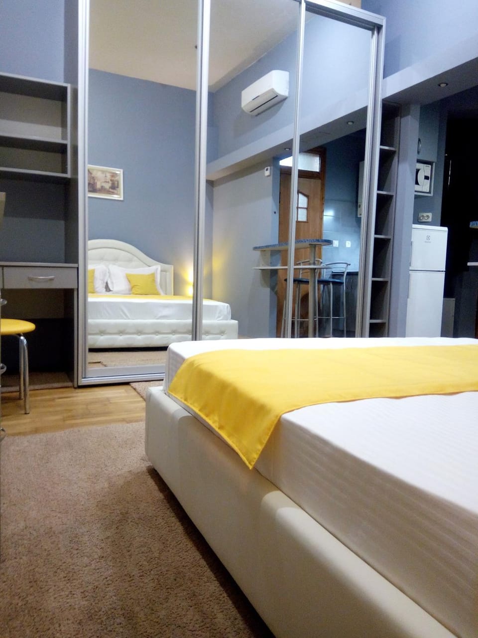 Bed, Photo of the whole room