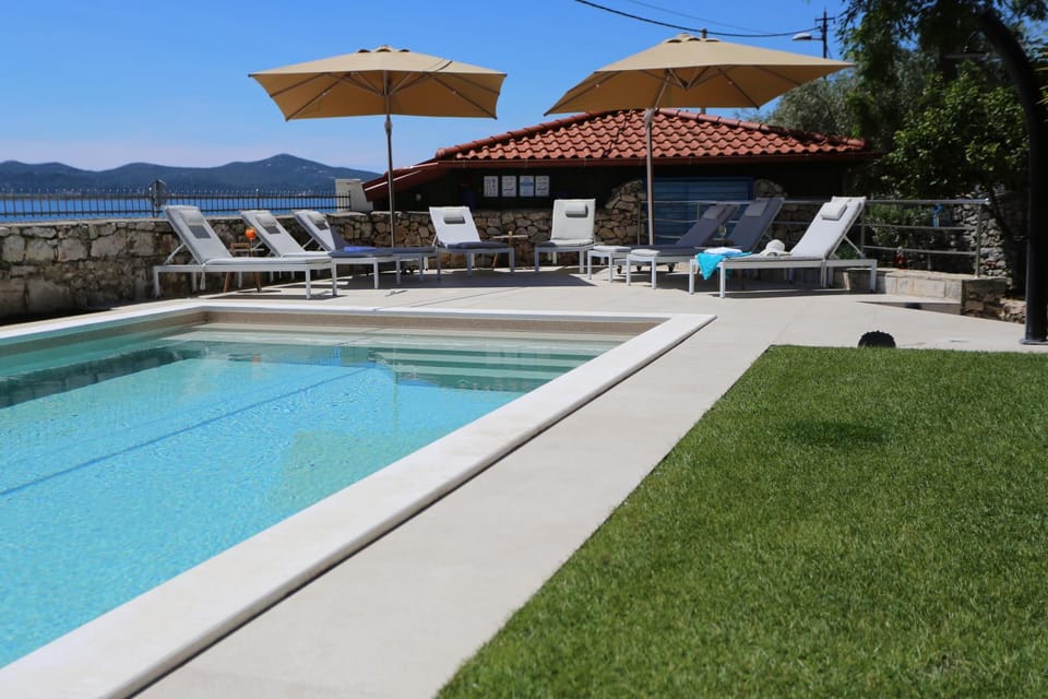 Natural landscape, Summer, Garden, City view, Garden view, Landmark view, Sea view, Swimming pool