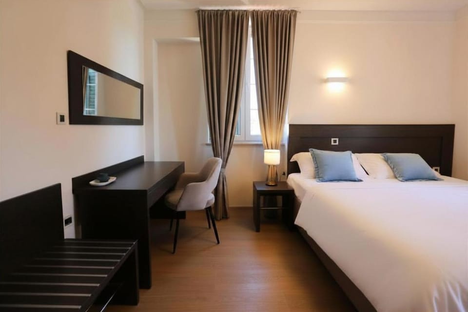 Bed, Seating area, Bedroom