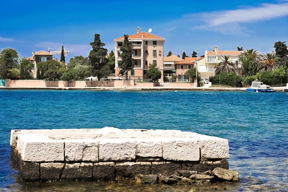 Property building, City view, Sea view, Location