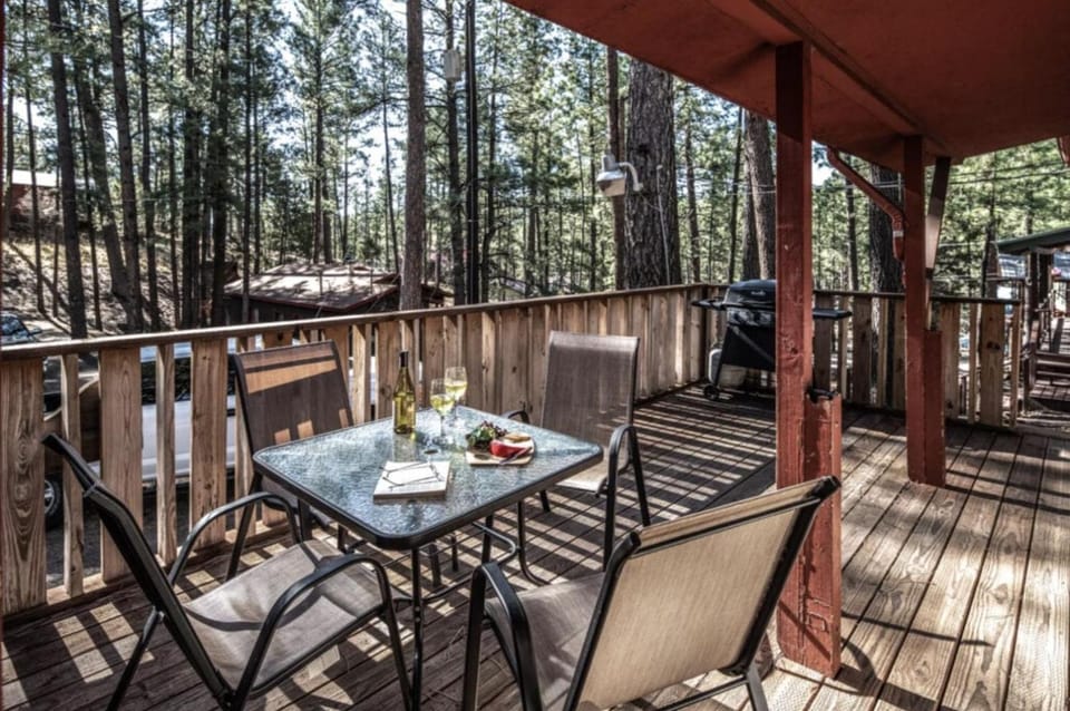 Sacony, Cabin at Ruidoso Cabin in Ruidoso