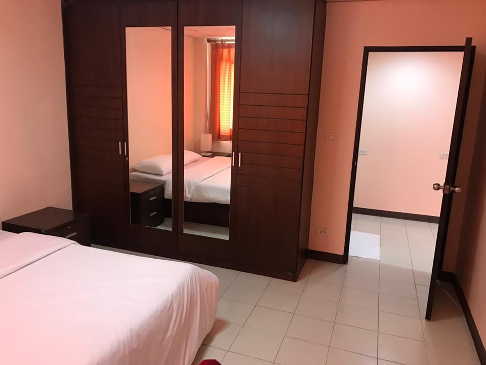 De Junction House Apartment hotel in Bangkok