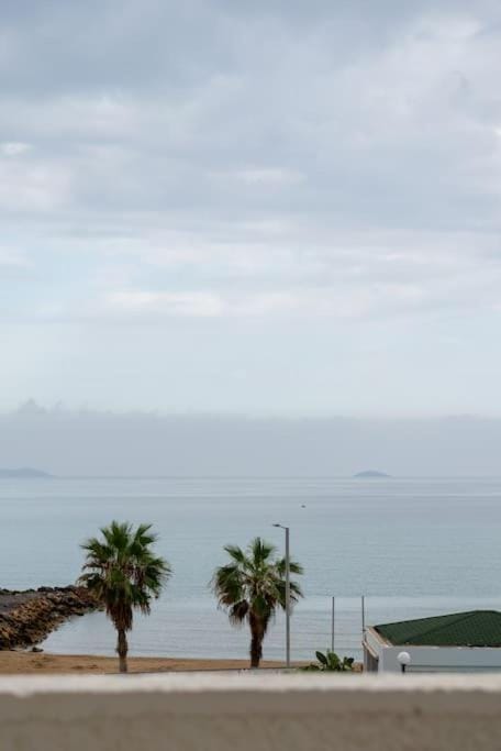 white house by the sea Apartment in Crete