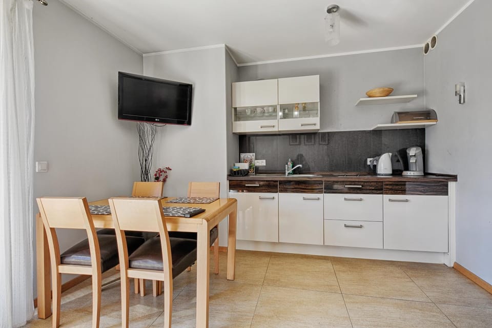 Day, Summer, TV and multimedia, Coffee/tea facilities, Kitchen or kitchenette, Living room, Photo of the whole room, Seating area, Dining area, On site