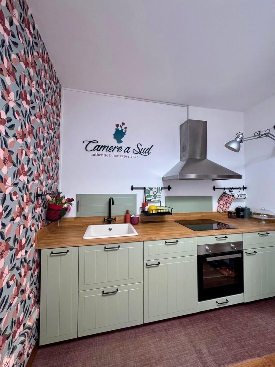 Kitchen or kitchenette, Communal kitchen