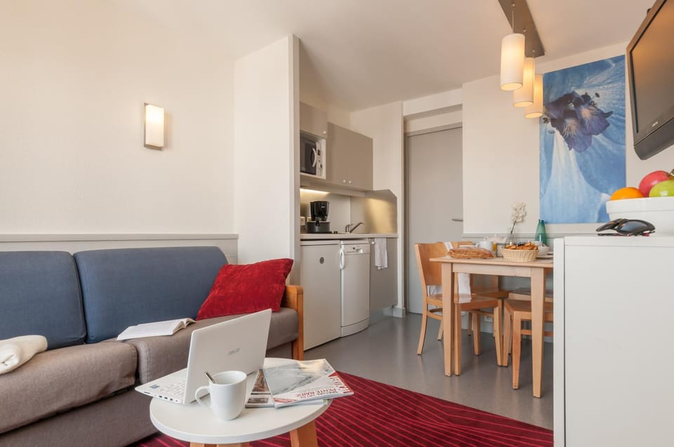 Living room, Food and drinks, Photo of the whole room, Seating area, Dining area, kitchen