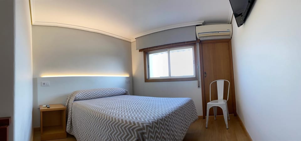 Bed, Bathroom, Photo of the whole room, Bedroom, internet, wardrobe, air conditioner