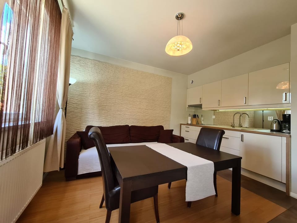 Kitchen or kitchenette, Seating area, Dining area, pet friendly, stove