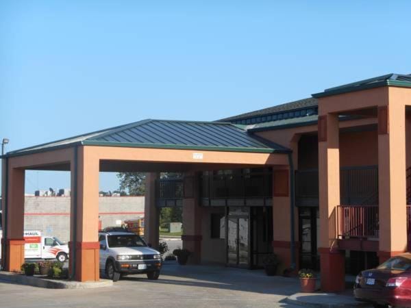 Facade/entrance, Facade/entrance, Day, View (from property/room)