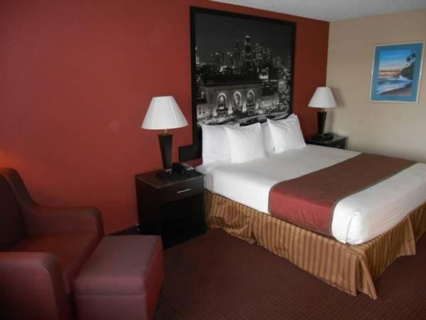 Bed, TV and multimedia, Photo of the whole room, Decorative detail, Seating area, Bedroom