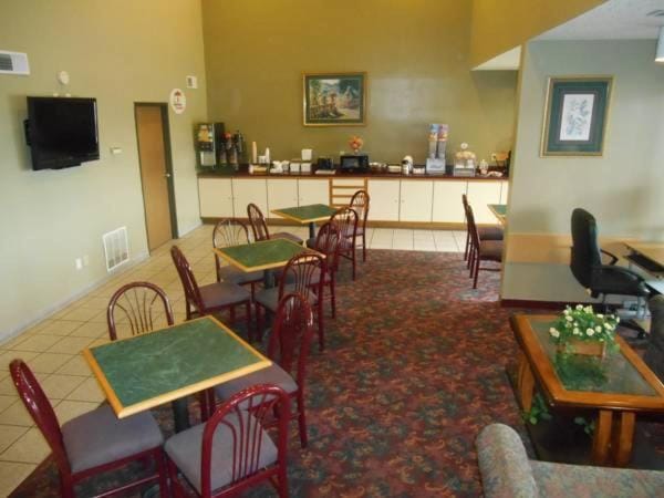 Restaurant/places to eat, Communal lounge/ TV room, Lobby or reception, Business facilities, Continental breakfast