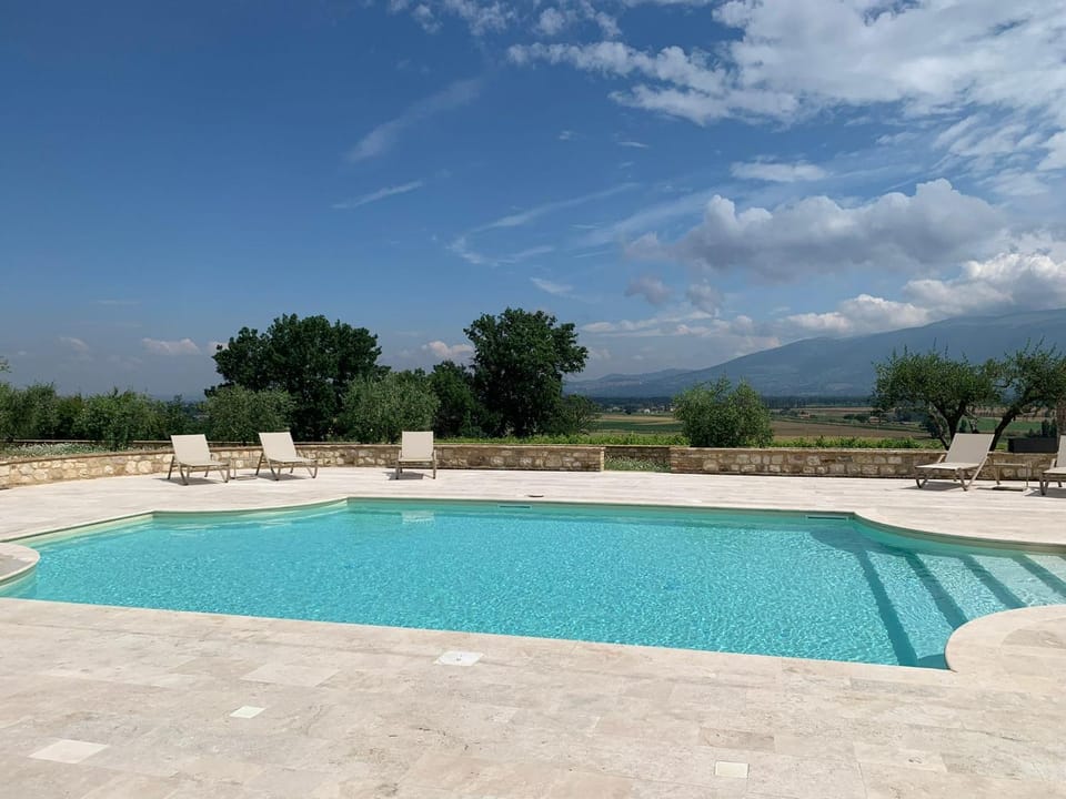 Day, Natural landscape, Mountain view, Pool view, Swimming pool, sunbed