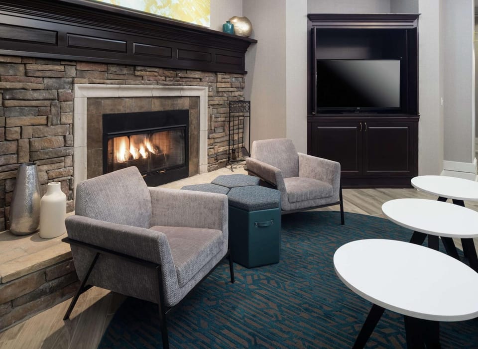 Communal lounge/ TV room, Lobby or reception