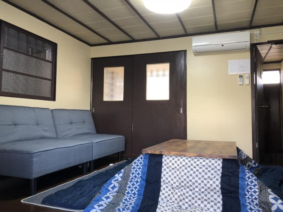 Living room, Photo of the whole room, Seating area, air conditioner