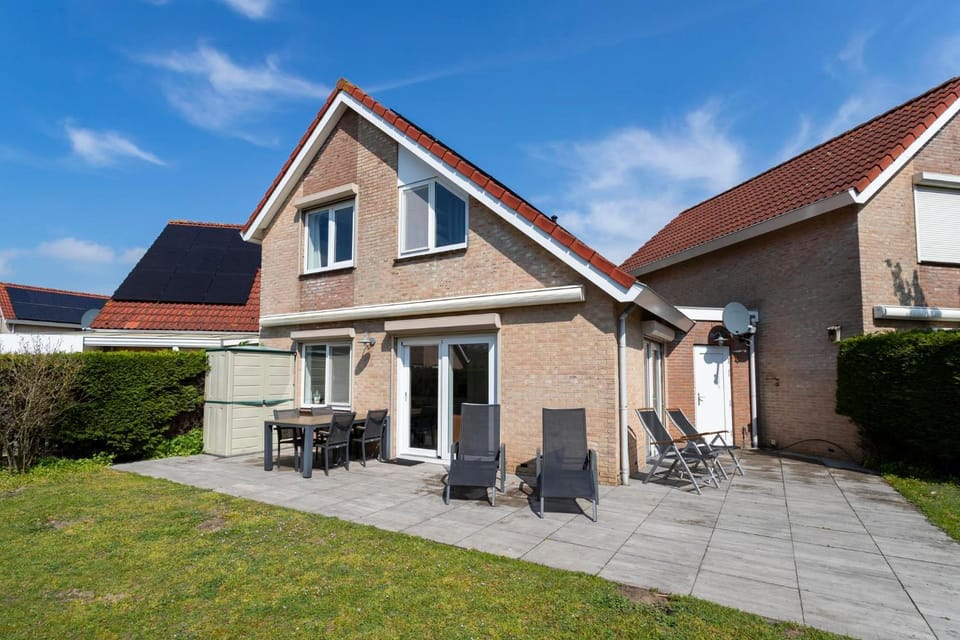 Property building, Day, Garden