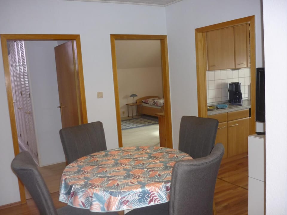 Seating area, Dining area