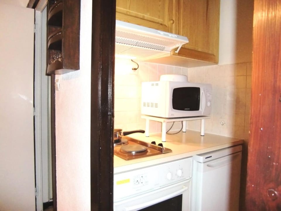microwave, oven, kitchen