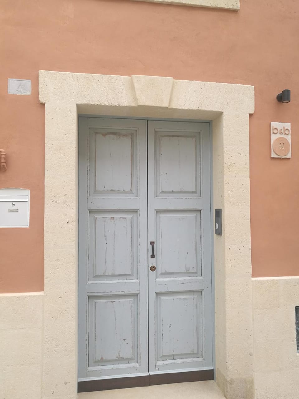 Facade/entrance