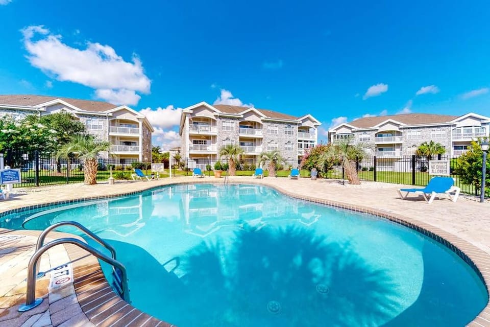 Golf & Beach Time Apartment in Carolina Forest