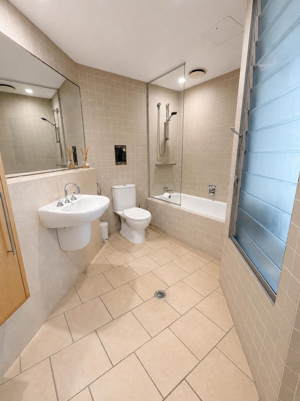 Shower, Toilet, Bathroom, Bath