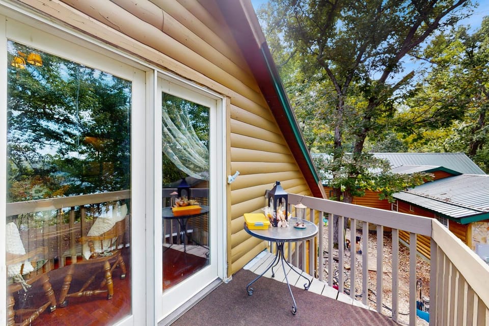 Walk to Trails and Fishing Spots! Lake Ozark Escape Apartment in Village Four Seasons