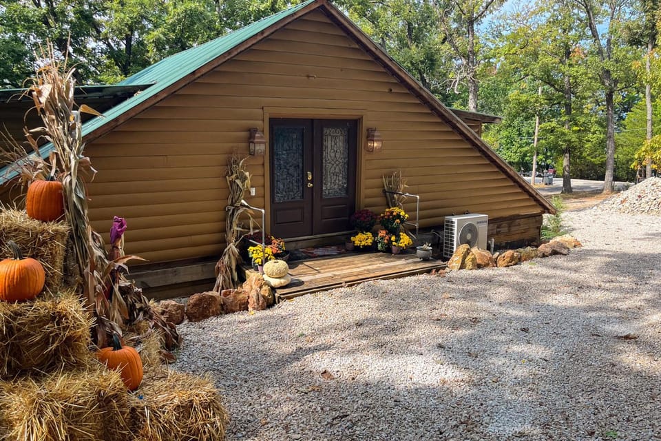Walk to Trails & Fishing Spots! Lake Ozark Escape House in Village Four Seasons