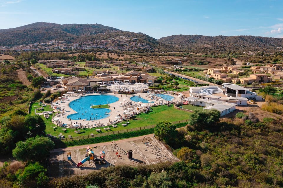 Nearby landmark, Day, Bird's eye view, Swimming pool