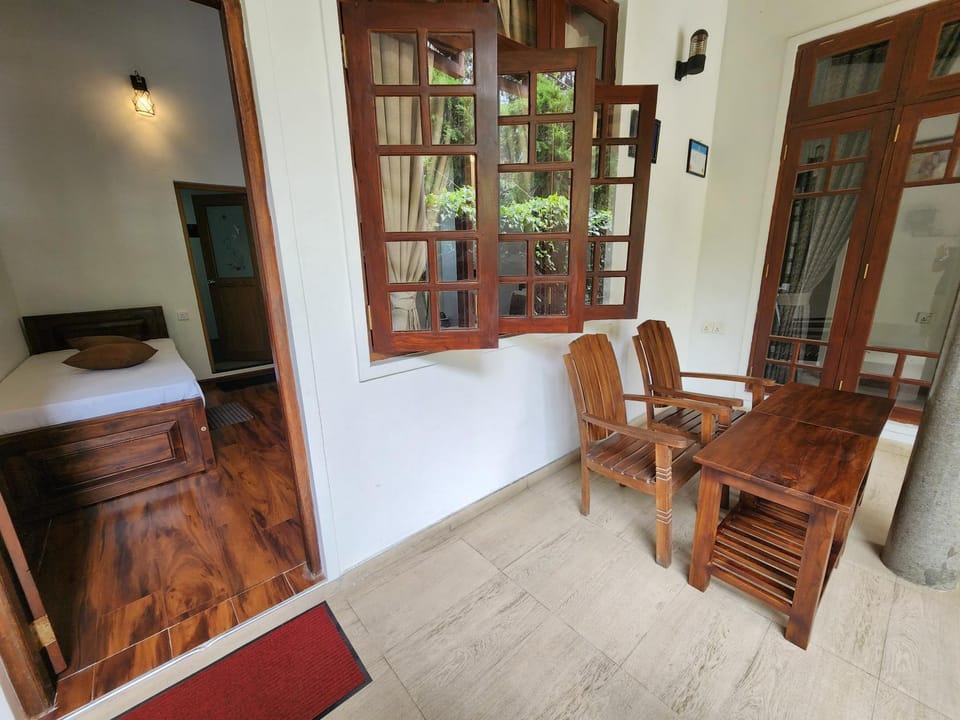 Seating area, Dining area