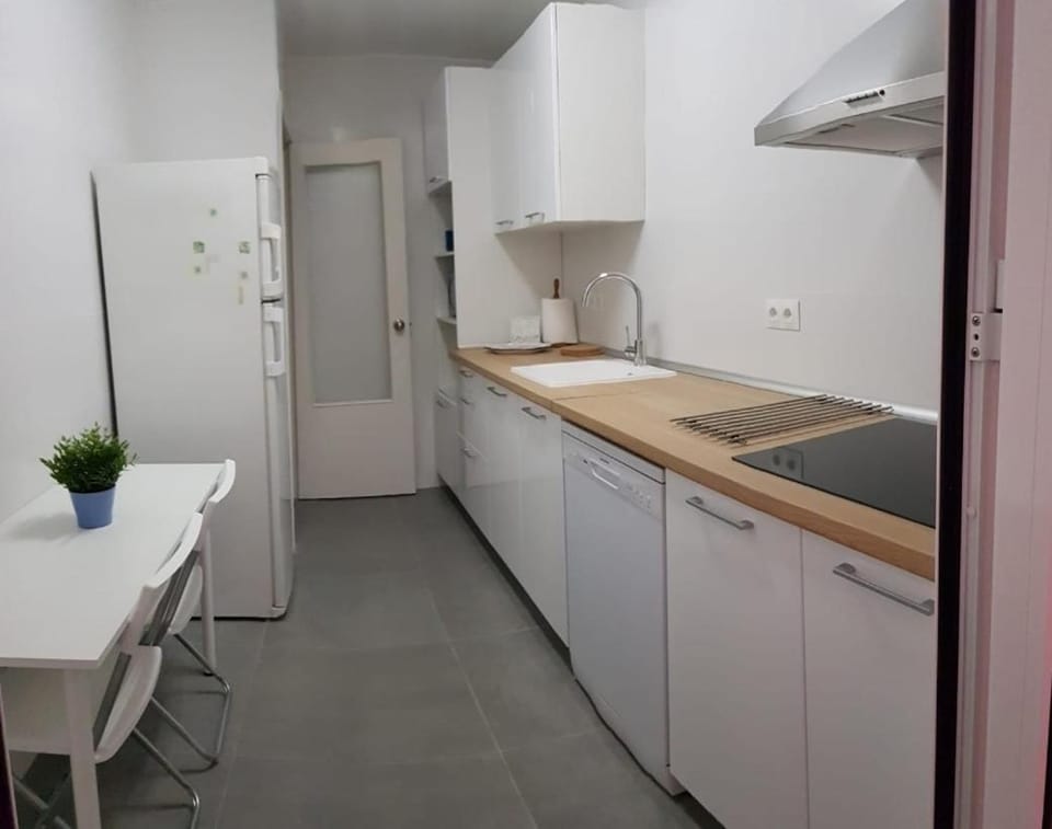 Apartamento con aire acondicionado en urbanización con piscina Apartment in Torremolinos