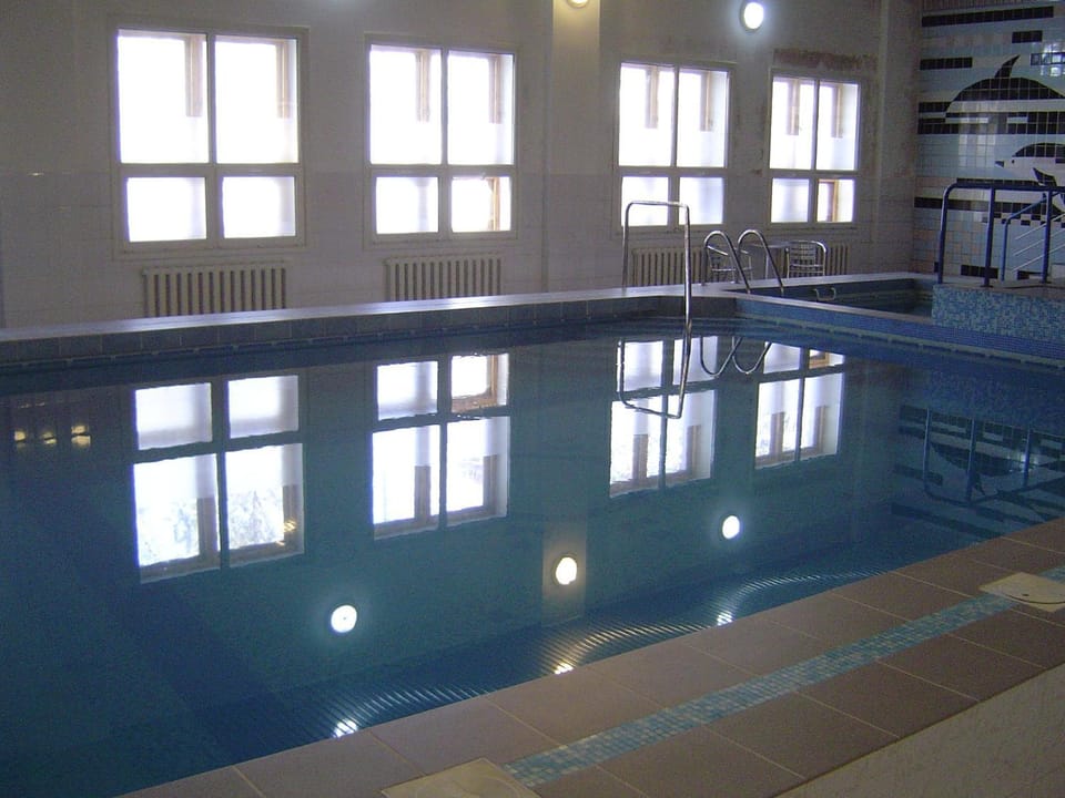 Day, Swimming pool