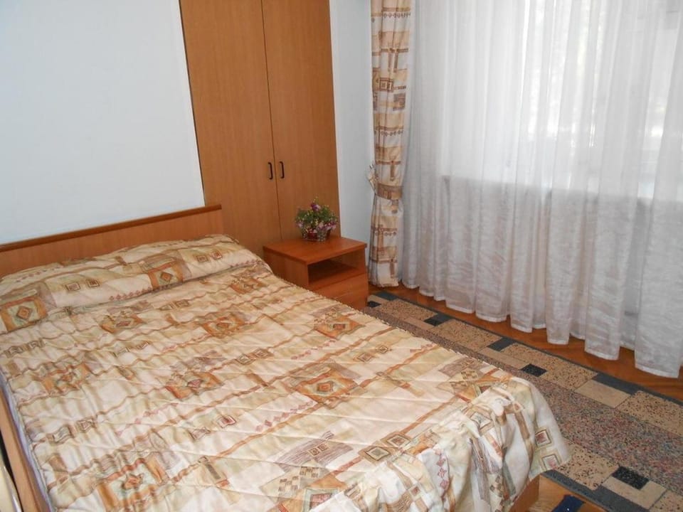 Day, Photo of the whole room