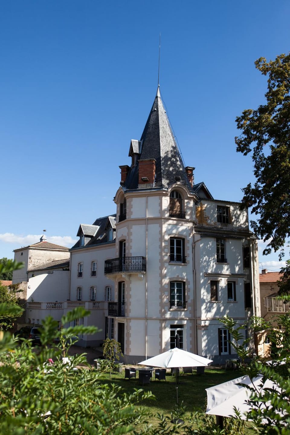 Property building, Day, Landmark view