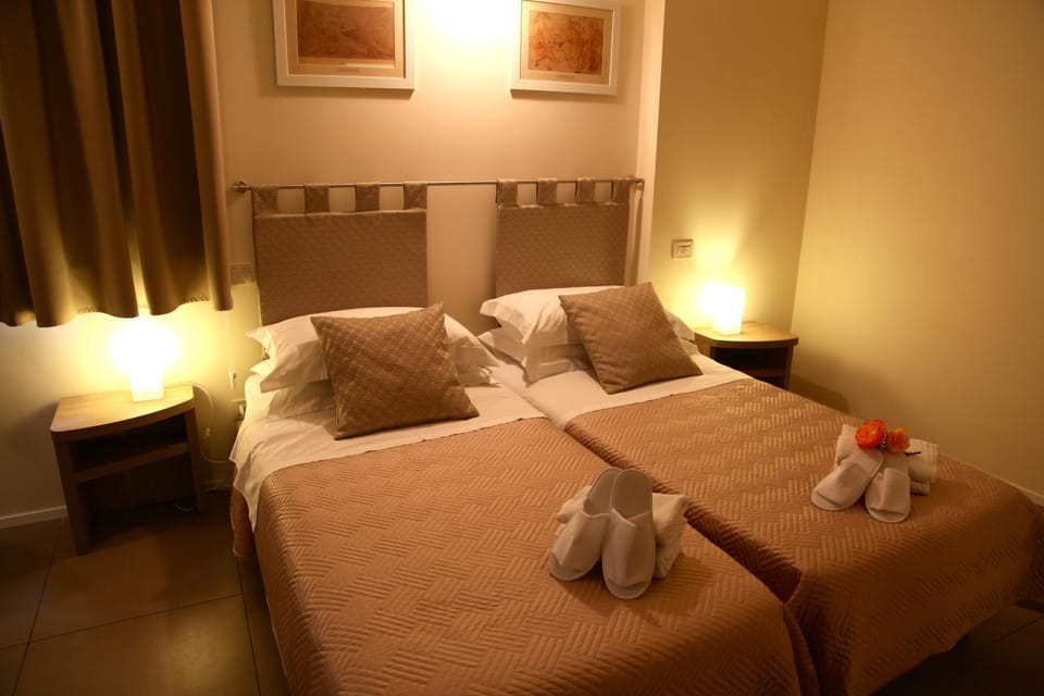 Photo of the whole room, Decorative detail, Bedroom