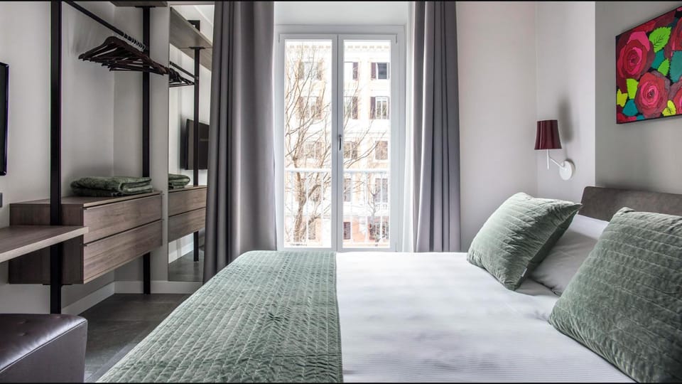Bed, TV and multimedia, Photo of the whole room, Bedroom, heating, air conditioner