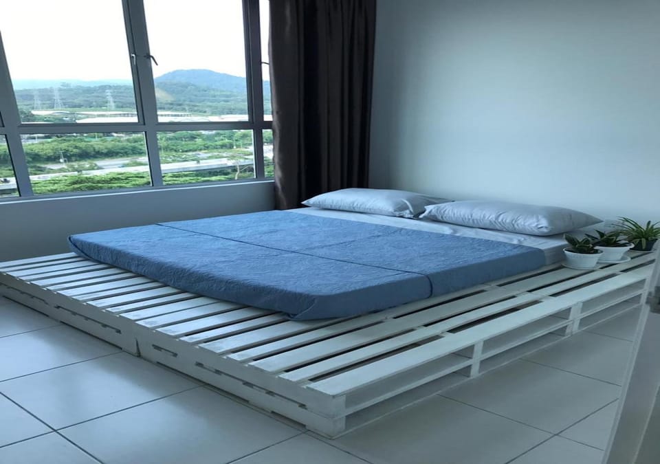 Bed, Decorative detail, Bedroom, City view, Street view, Quiet street view