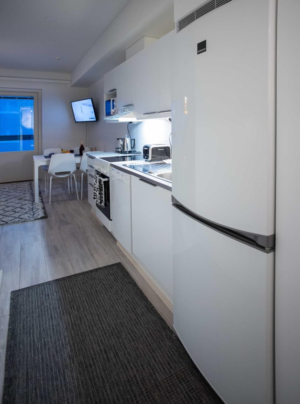 Kitchen or kitchenette, Dining area, stove
