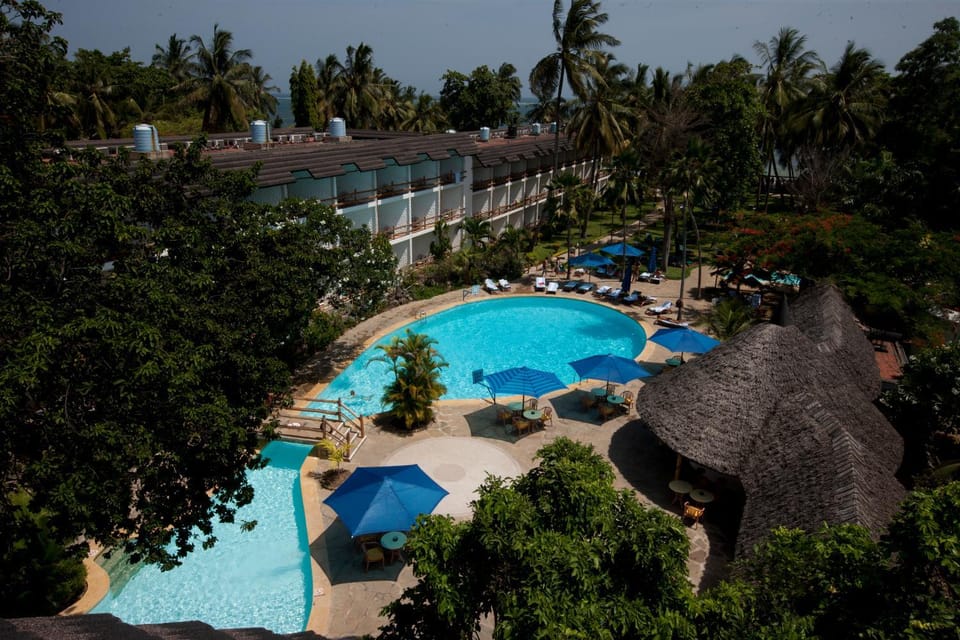 Property building, Day, Bird's eye view, Pool view