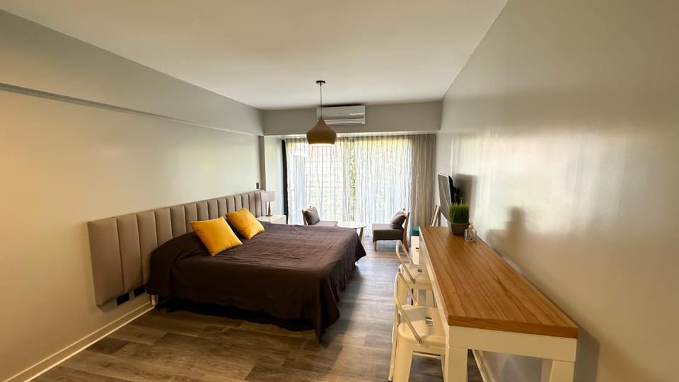 Bed, Photo of the whole room, Seating area, Bedroom